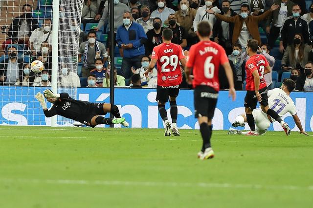 冬窗与泰山有传闻！官方：前切尔西中卫祖马加盟阿联酋棕榈城FC
